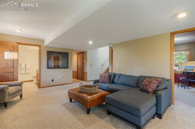 5221 Cliff Point Circle