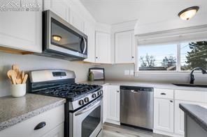 870 Hemlock Way