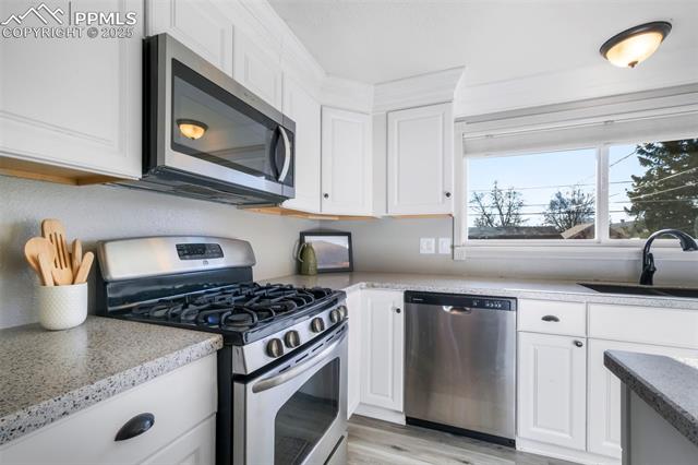 870 Hemlock Way
