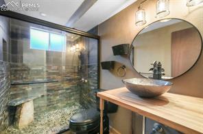 870 Hemlock Way