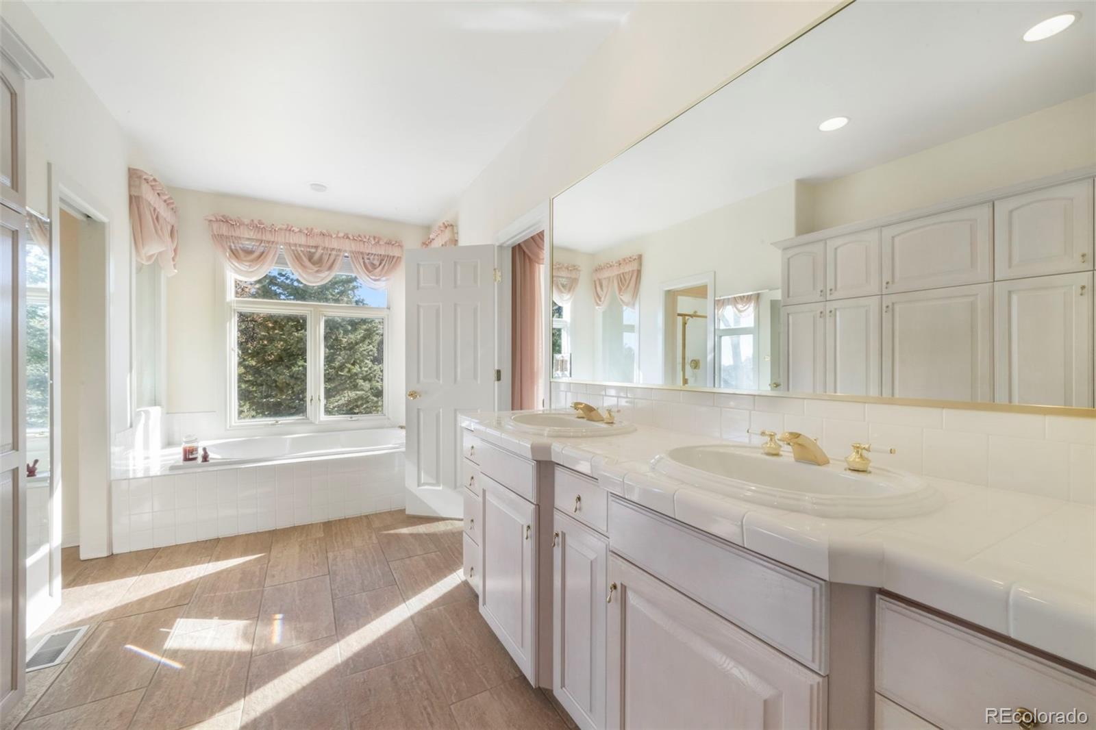 275 Tam O Shanter Way