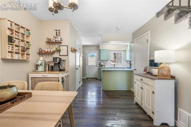 3553 Queen Anne Way