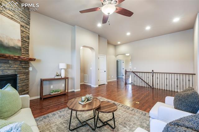 215 Kettle Valley Way