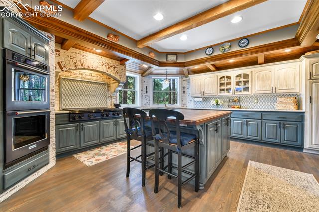 18690 Thunderbird Trail