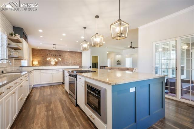 3215 Hollycrest Drive