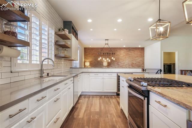 3215 Hollycrest Drive