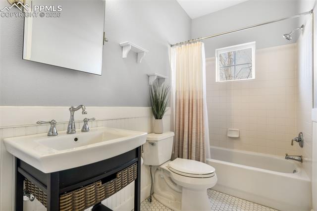 3215 Hollycrest Drive