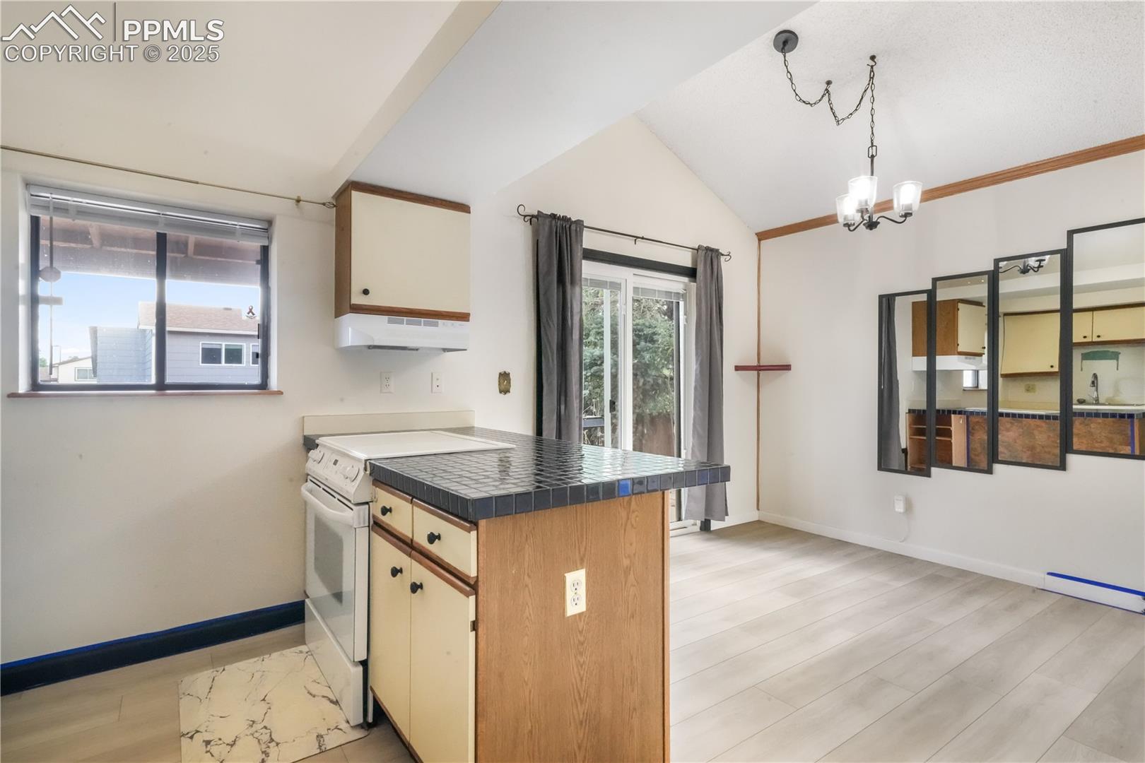 908 N Candlestar Loop