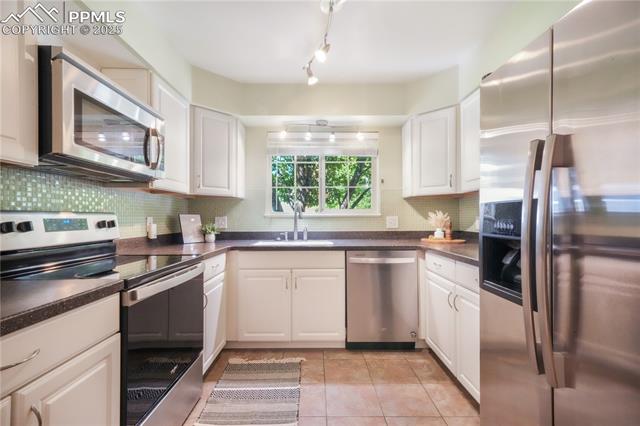 6985 Los Reyes Circle