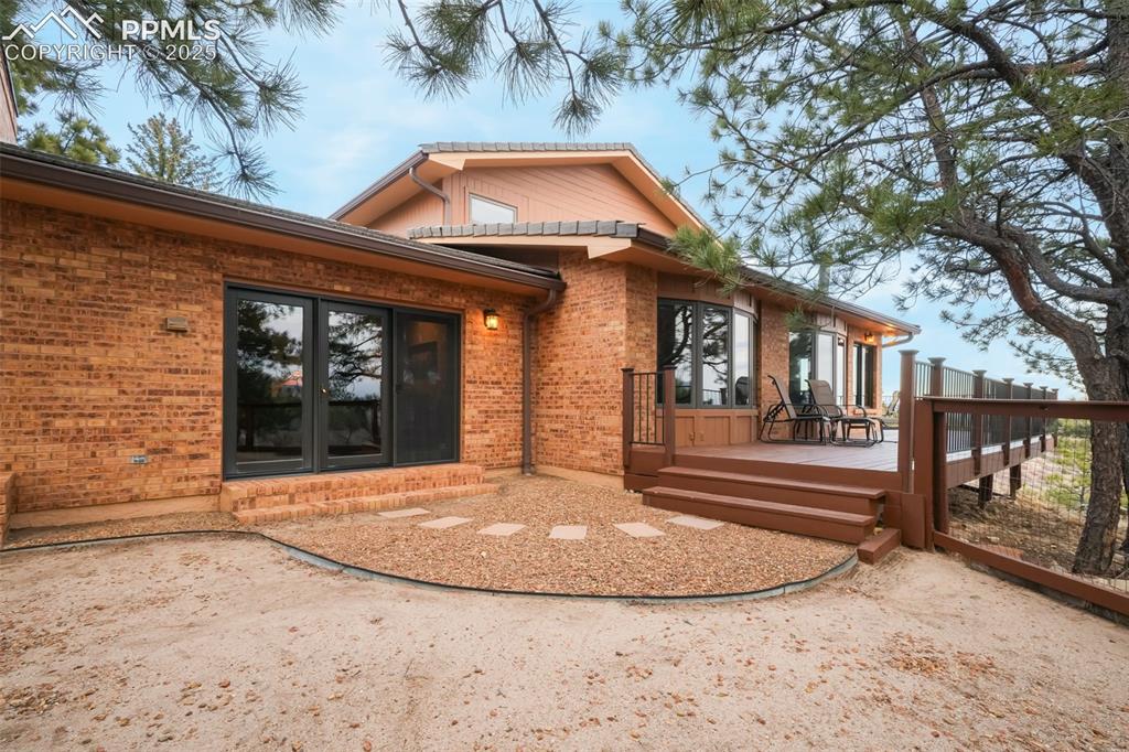 5065 Cliff Point Circle