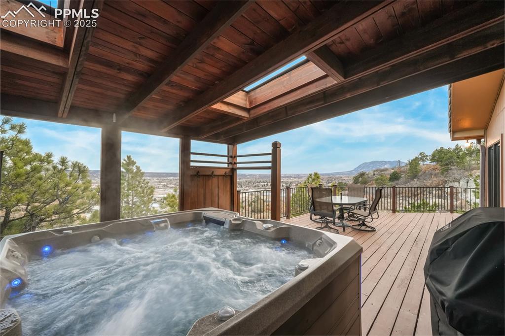 5065 Cliff Point Circle