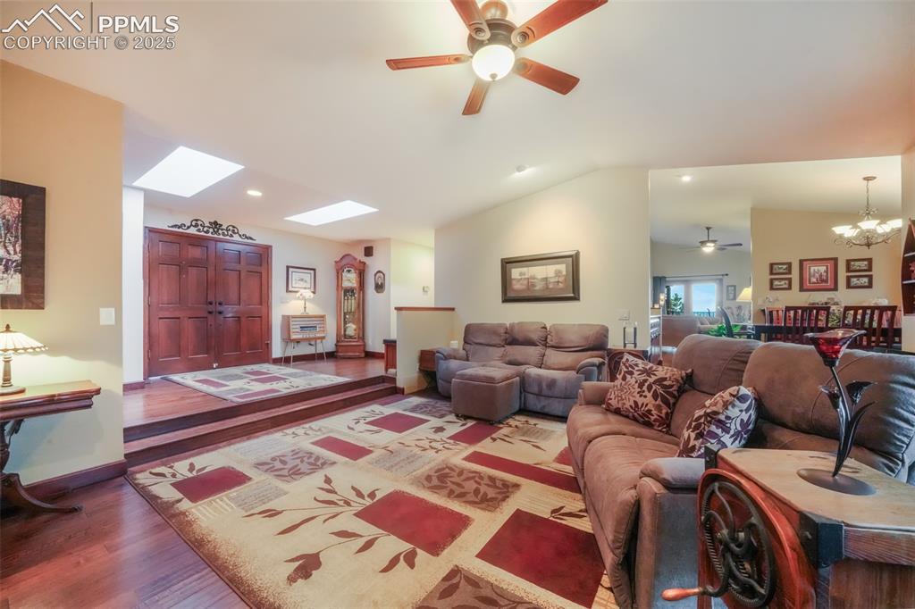 5065 Cliff Point Circle