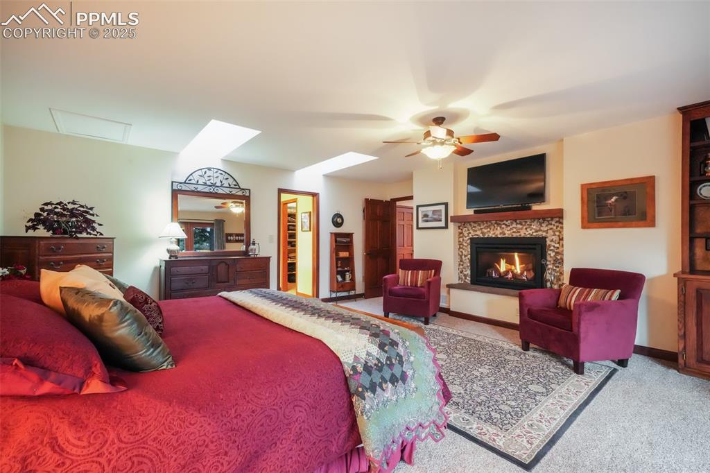5065 Cliff Point Circle
