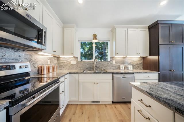 8390 Freemantle Drive