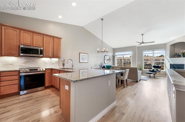 5798 Roy Heights