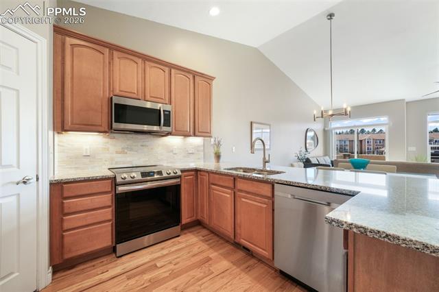5798 Roy Heights