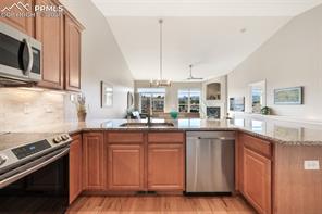 5798 Roy Heights