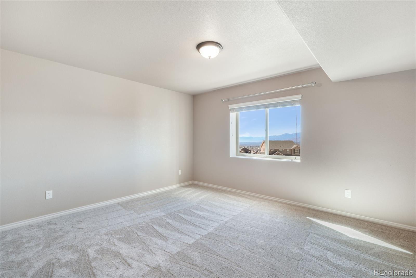 215 Kettle Valley Way