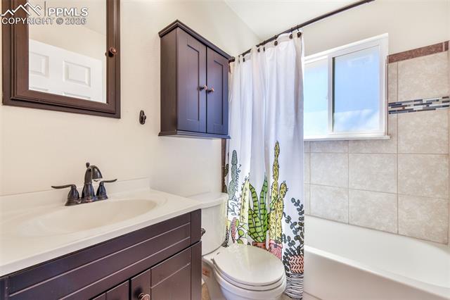 3801 Vaquero Circle