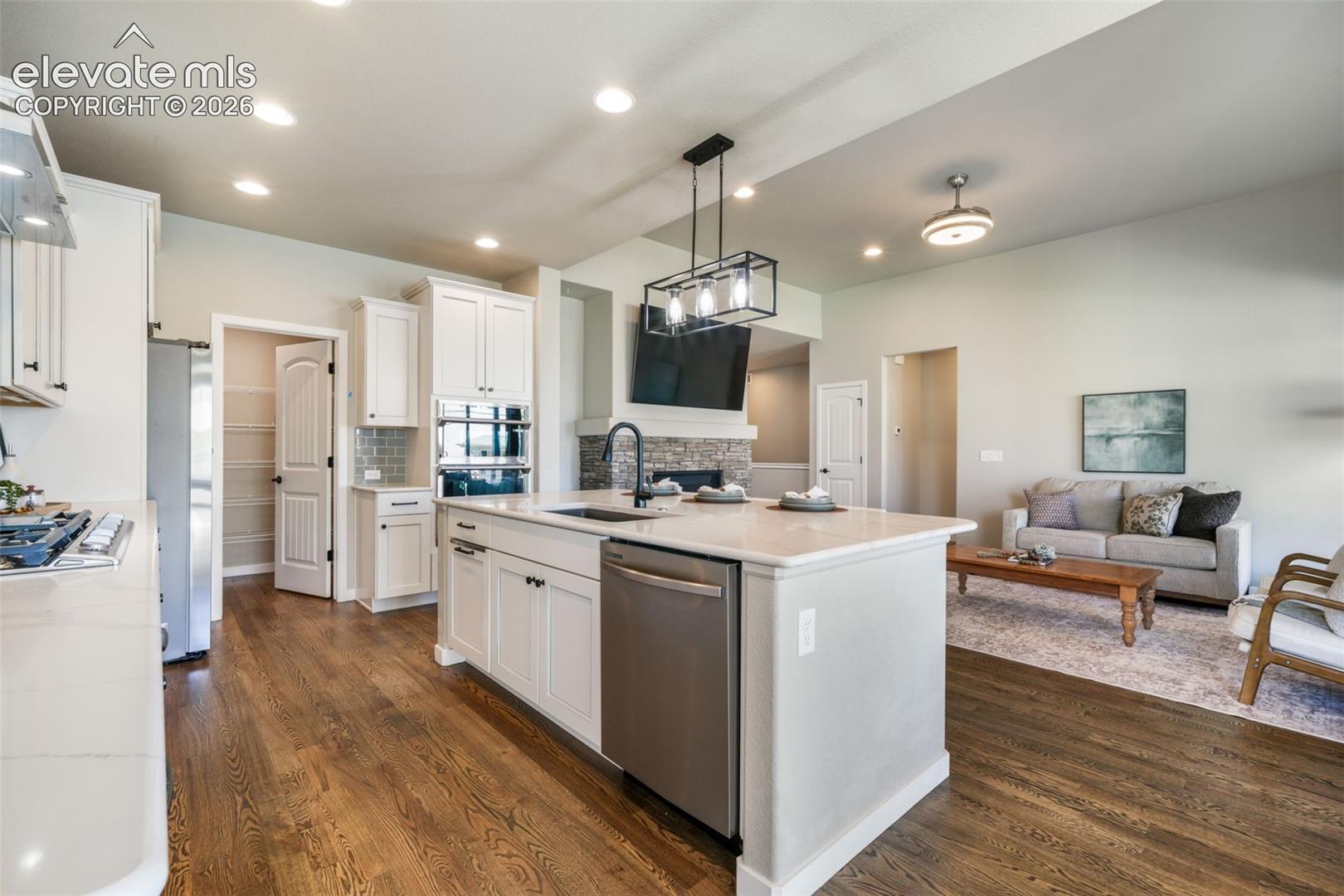 10104 Emerald Lake Lane
