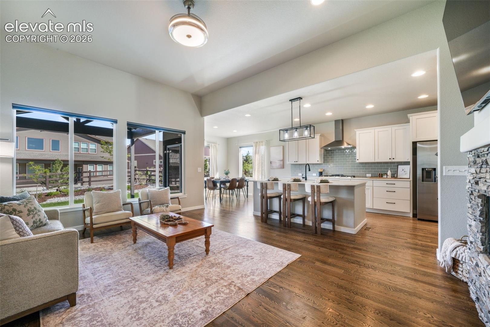 10104 Emerald Lake Lane