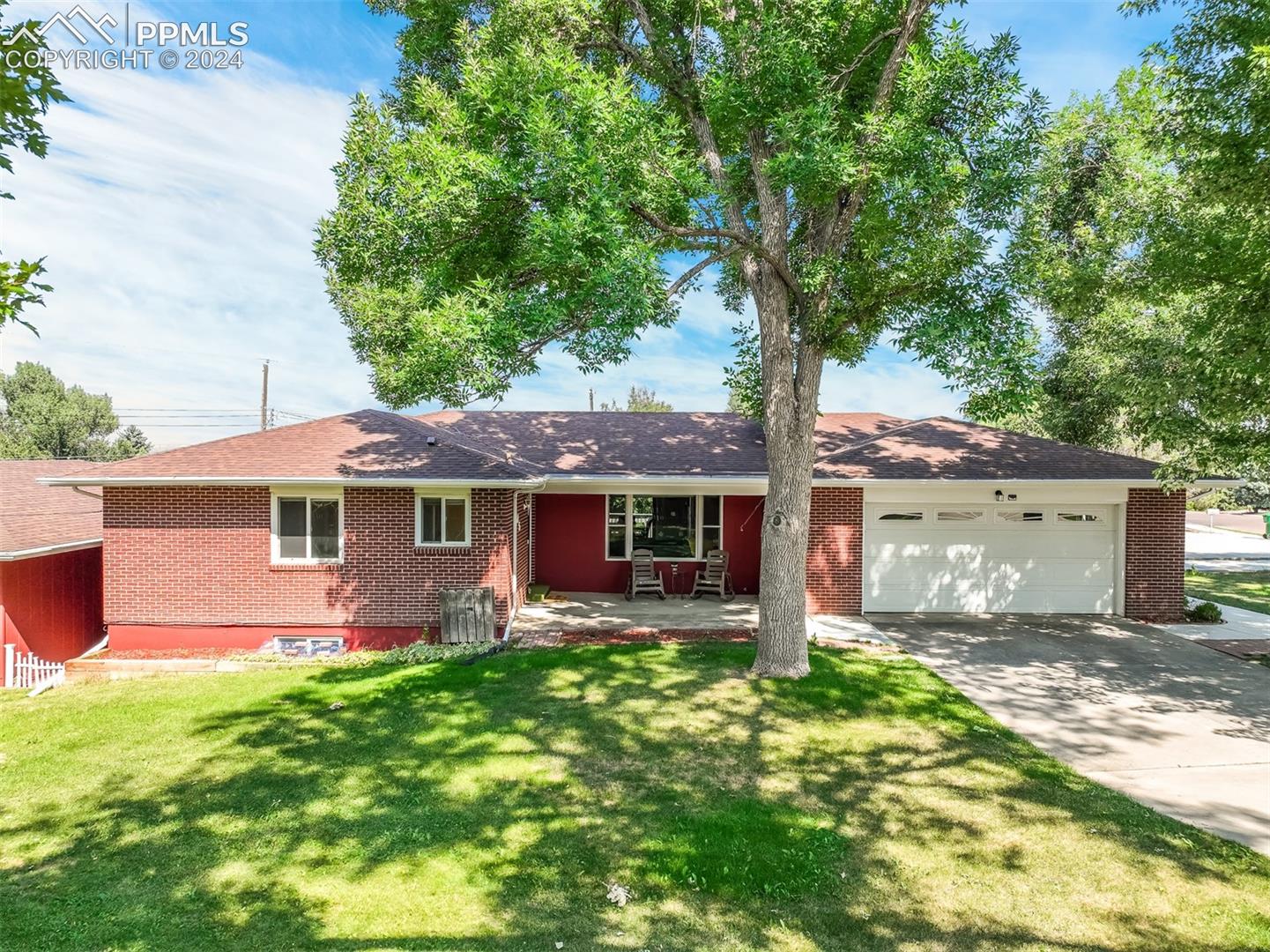 405 Crestridge Avenue