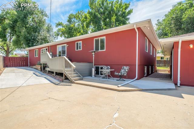 405 Crestridge Avenue