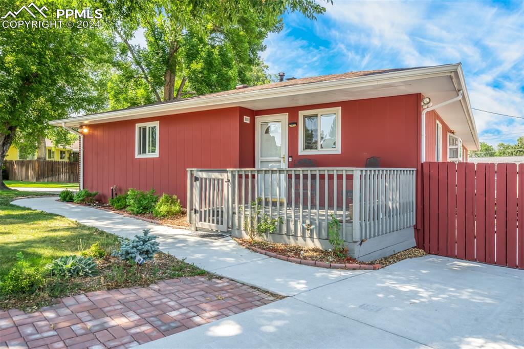 405 Crestridge Avenue