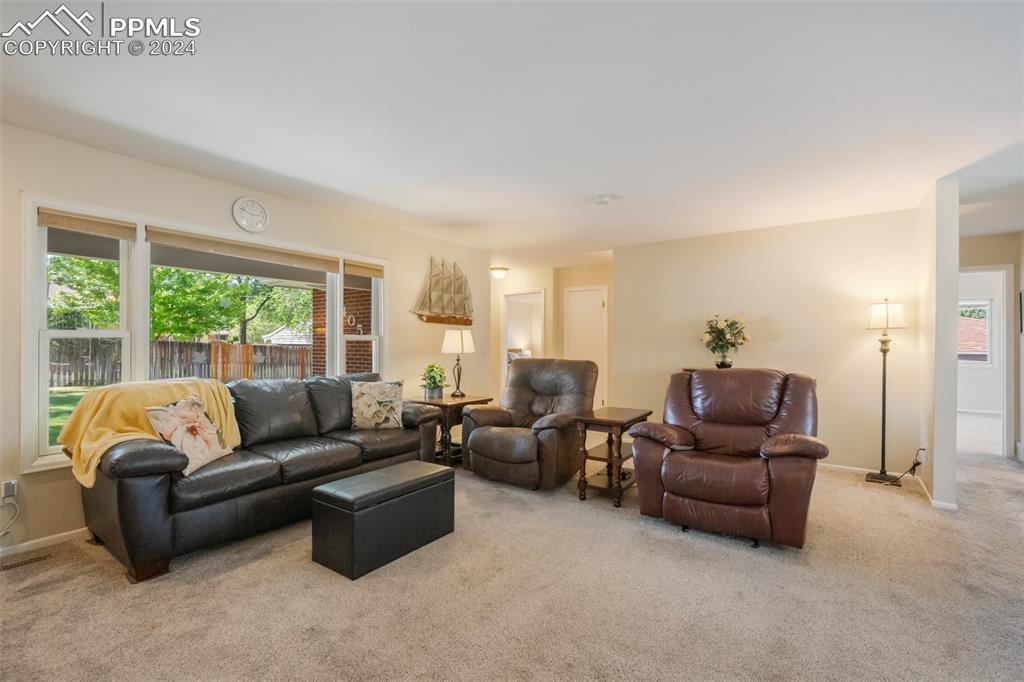 405 Crestridge Avenue