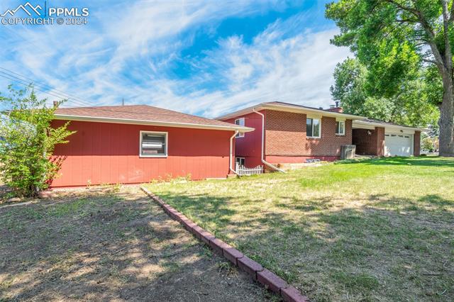 405 Crestridge Avenue