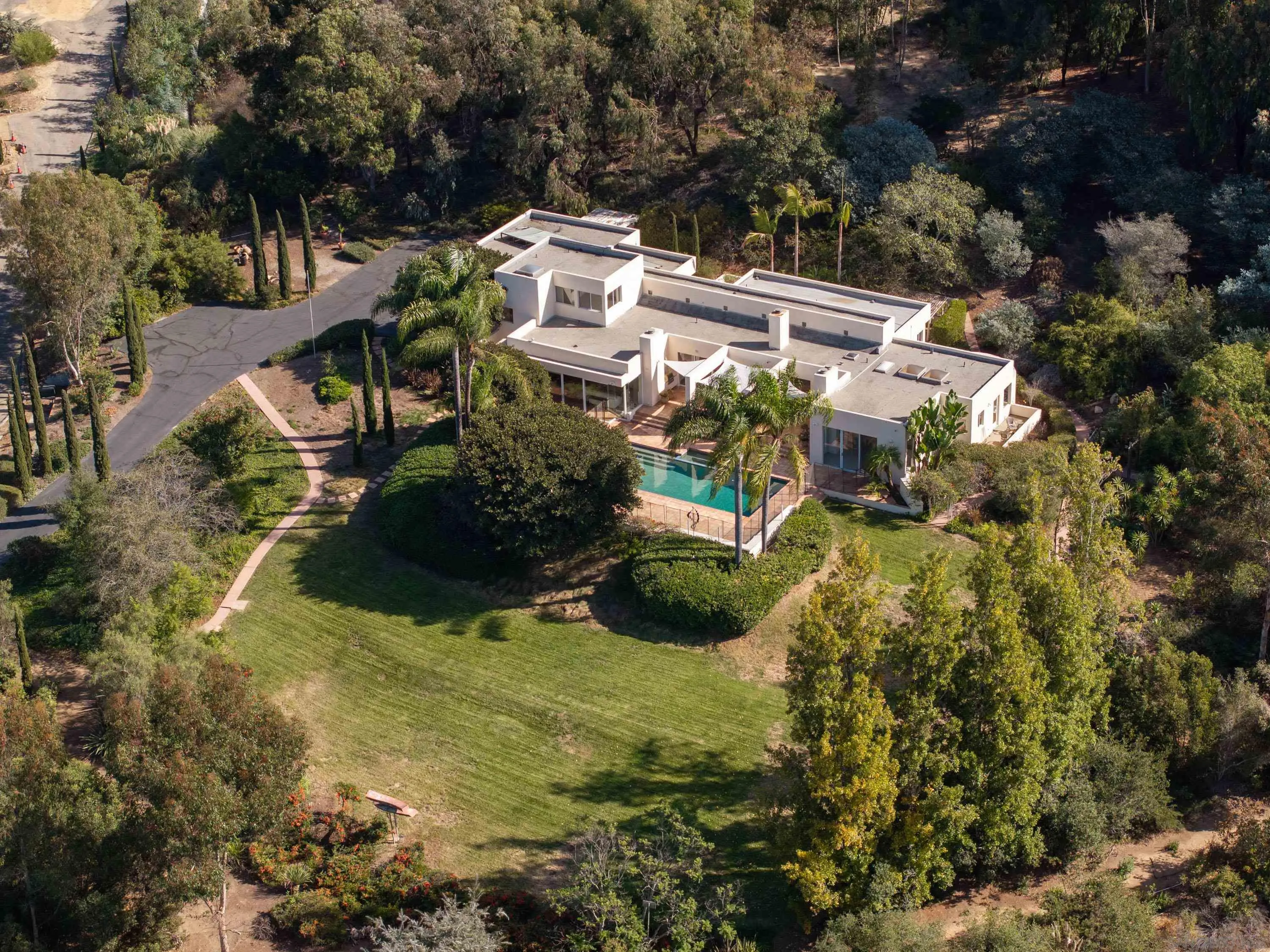 6067 Paseo Valencia
