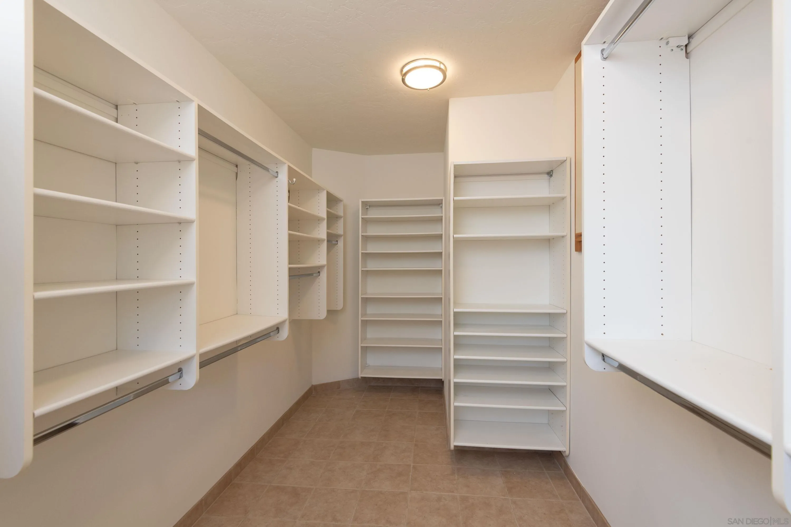 30343 Calle La Reina