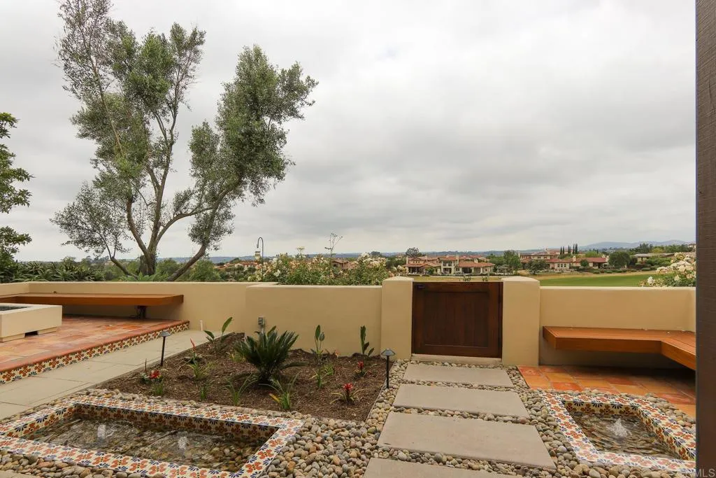 8134 Santaluz Village Green N.