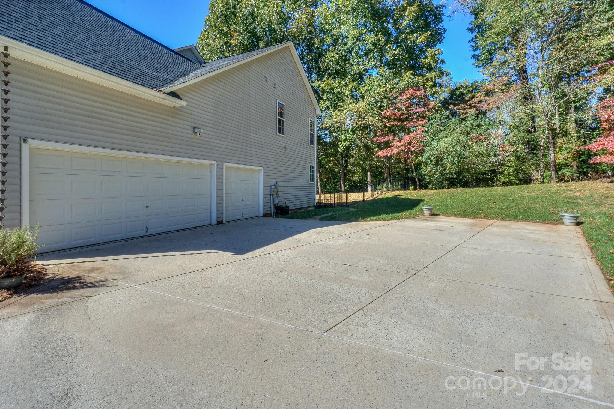 132 Monument Court