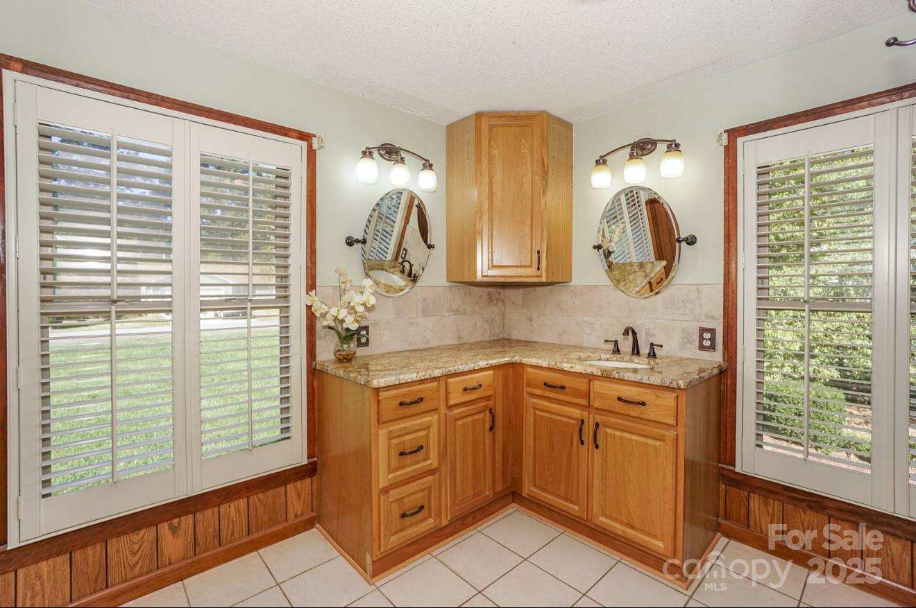 5166 Glenwood Street