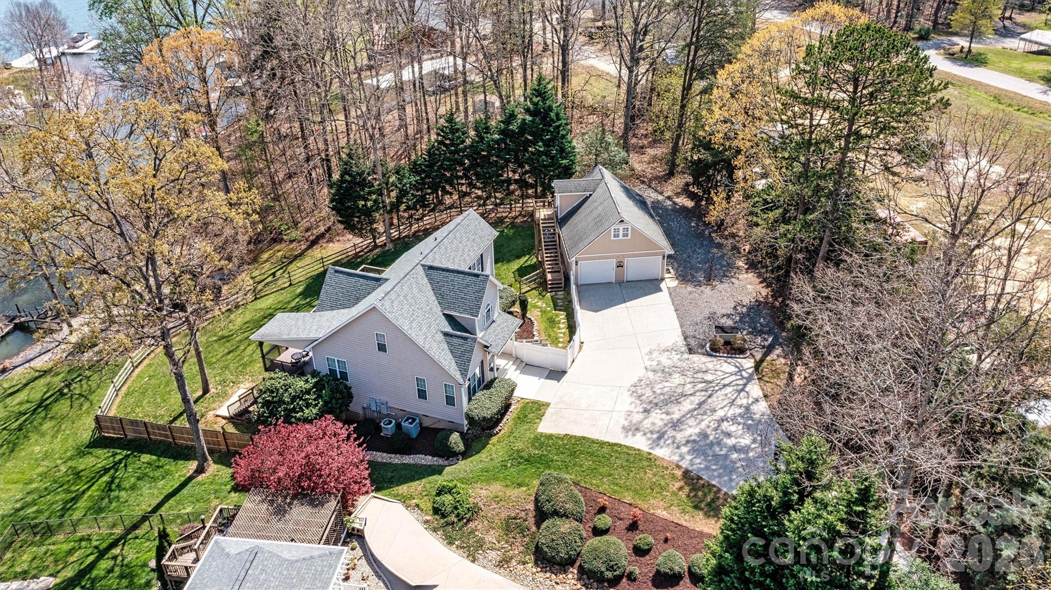 4586 Lynwood Road