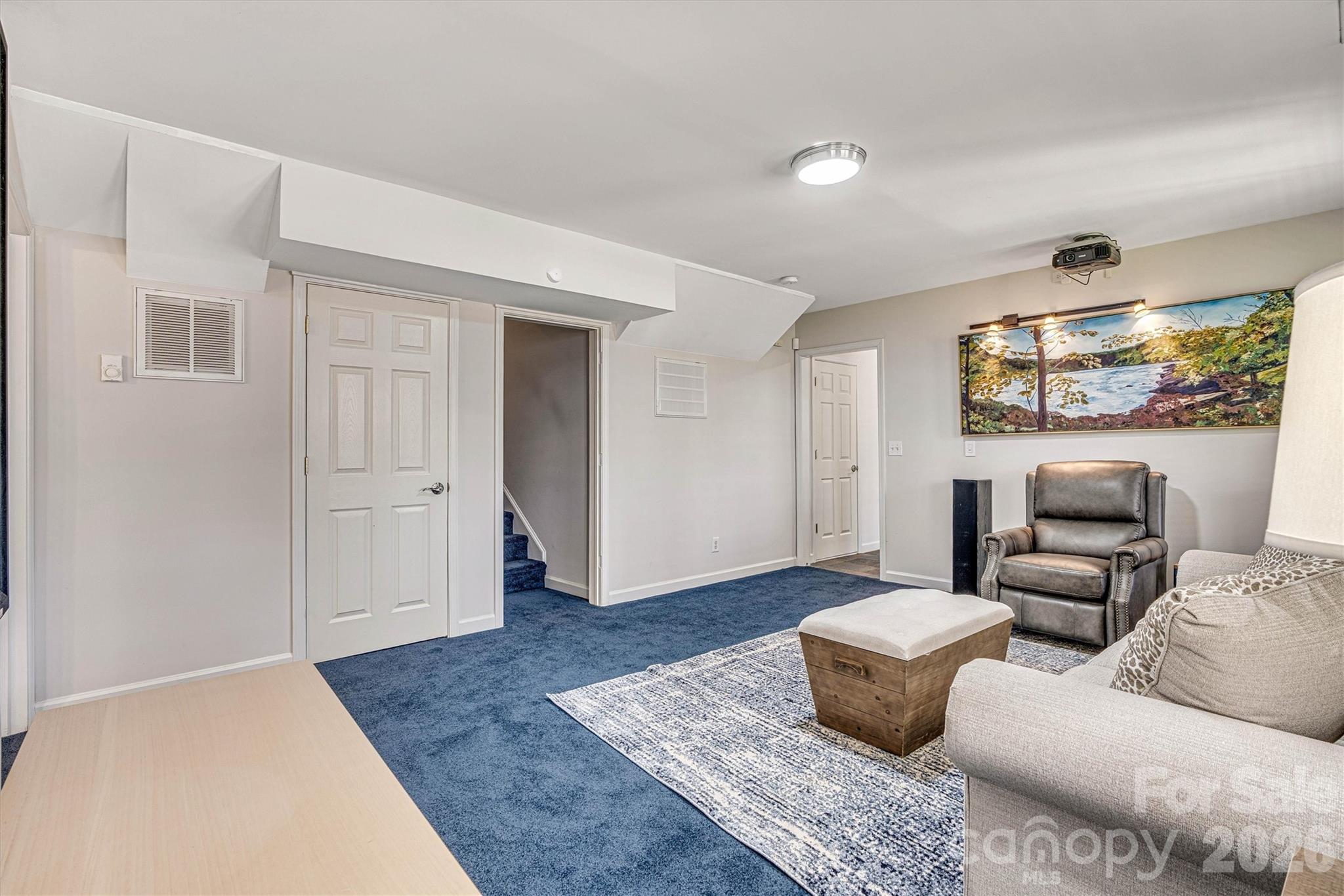 4586 Lynwood Road