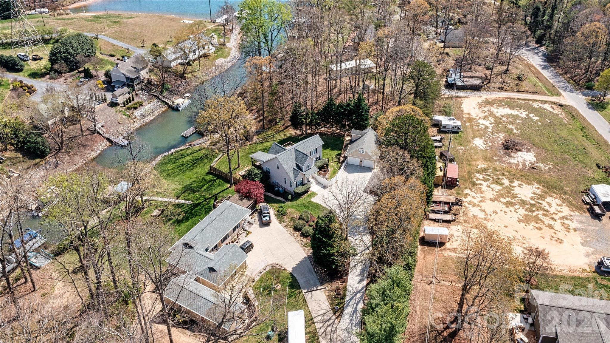4586 Lynwood Road