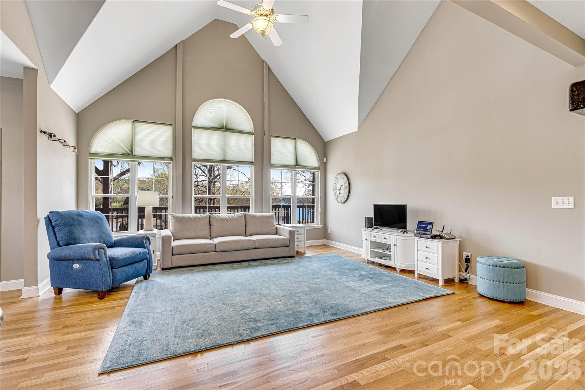 4586 Lynwood Road