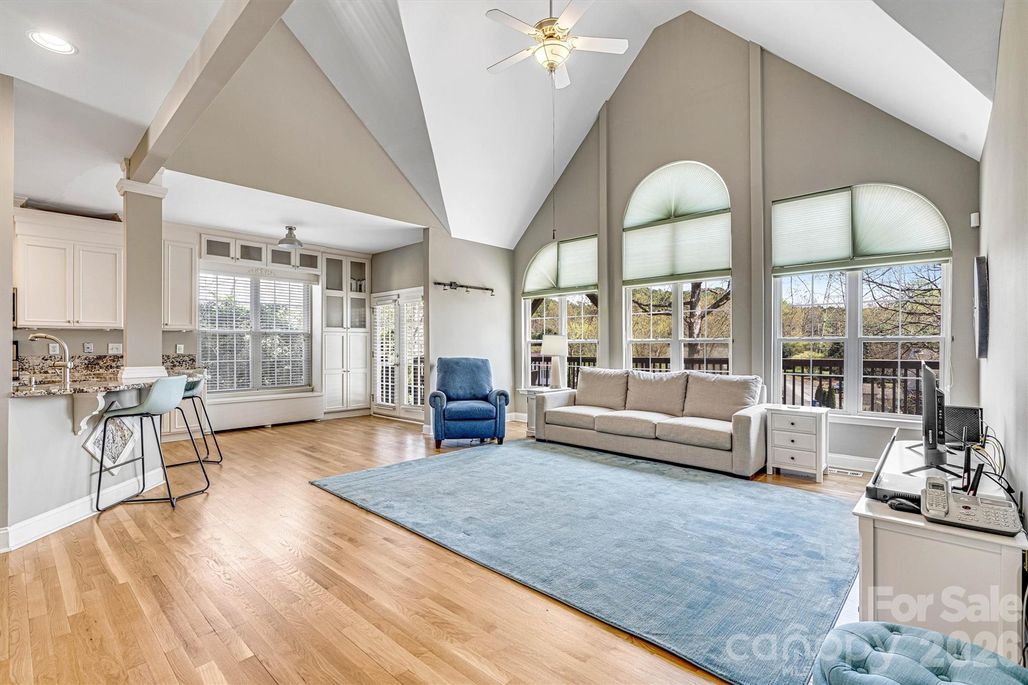 4586 Lynwood Road