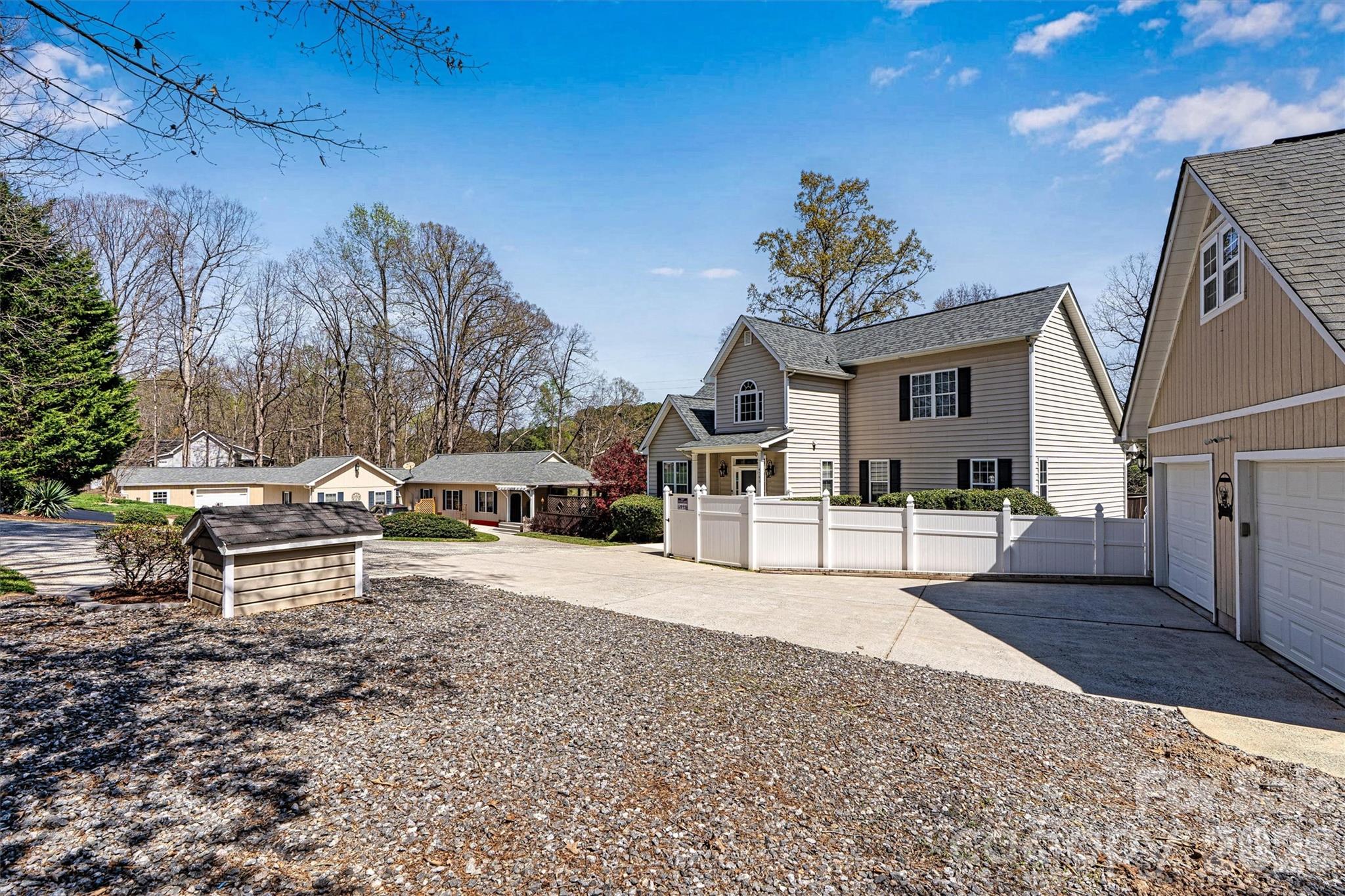 4586 Lynwood Road