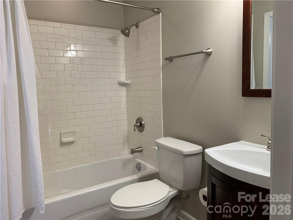 2519 Stockbridge Drive Unit: B