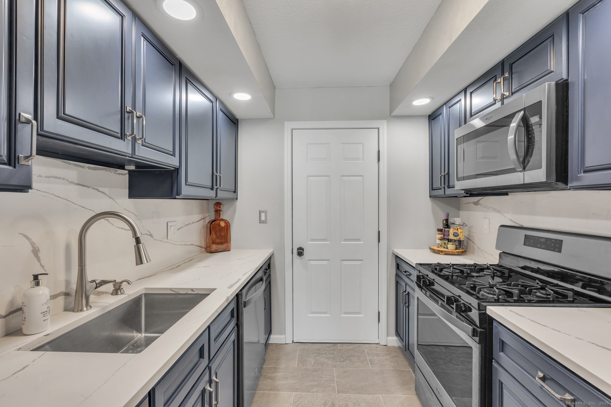 16 Maple Street 11