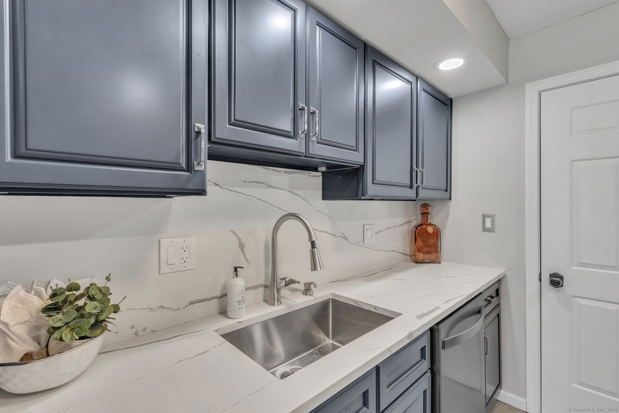 16 Maple Street 11