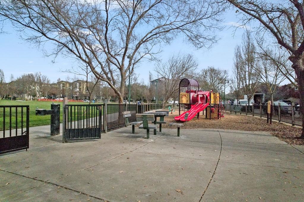 3290 Maguire Way # 118