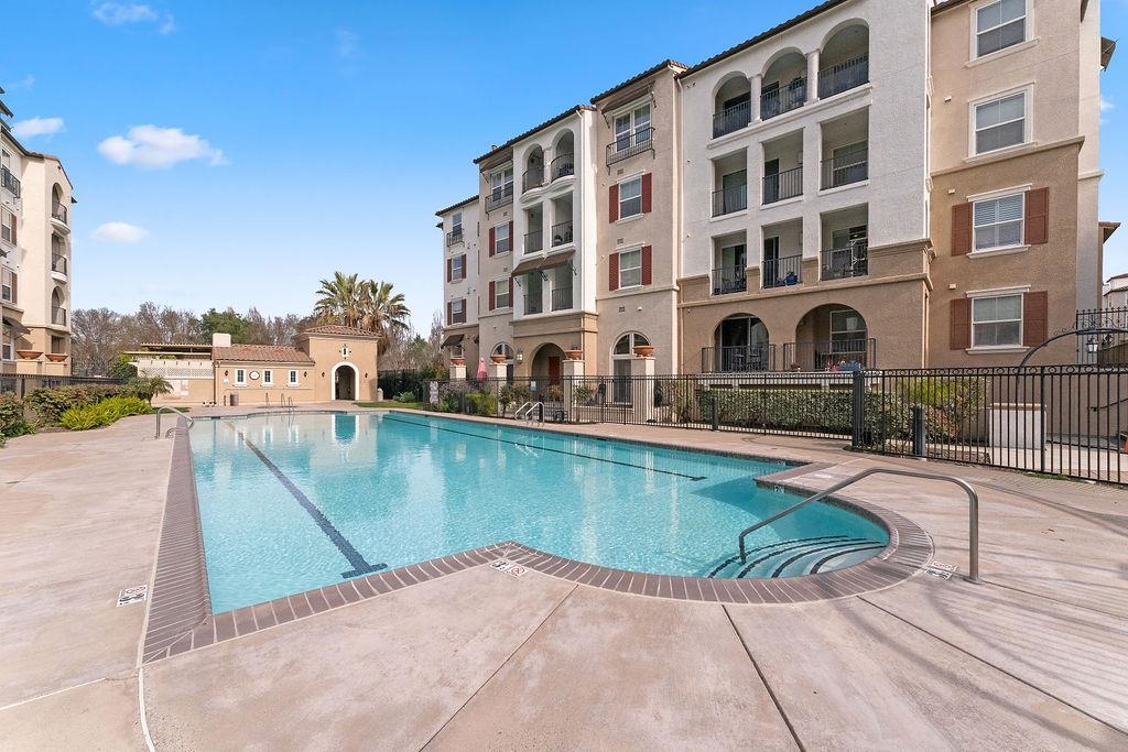 3290 Maguire Way # 118