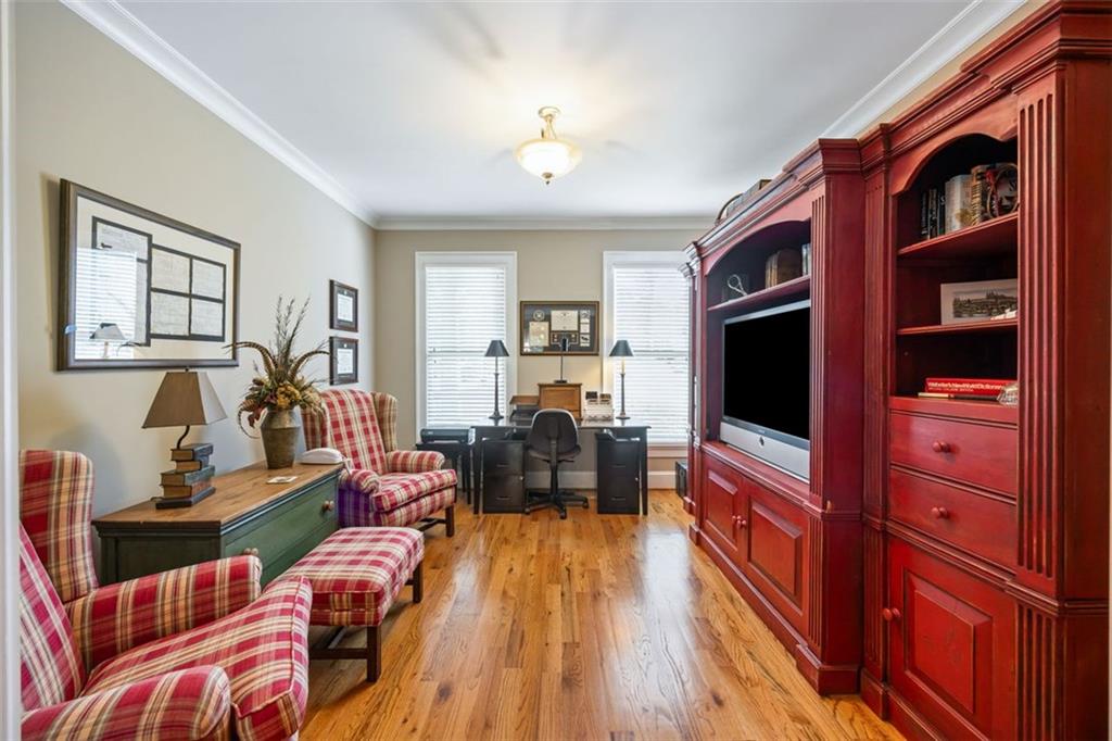 799 Barrett Village Lane NW