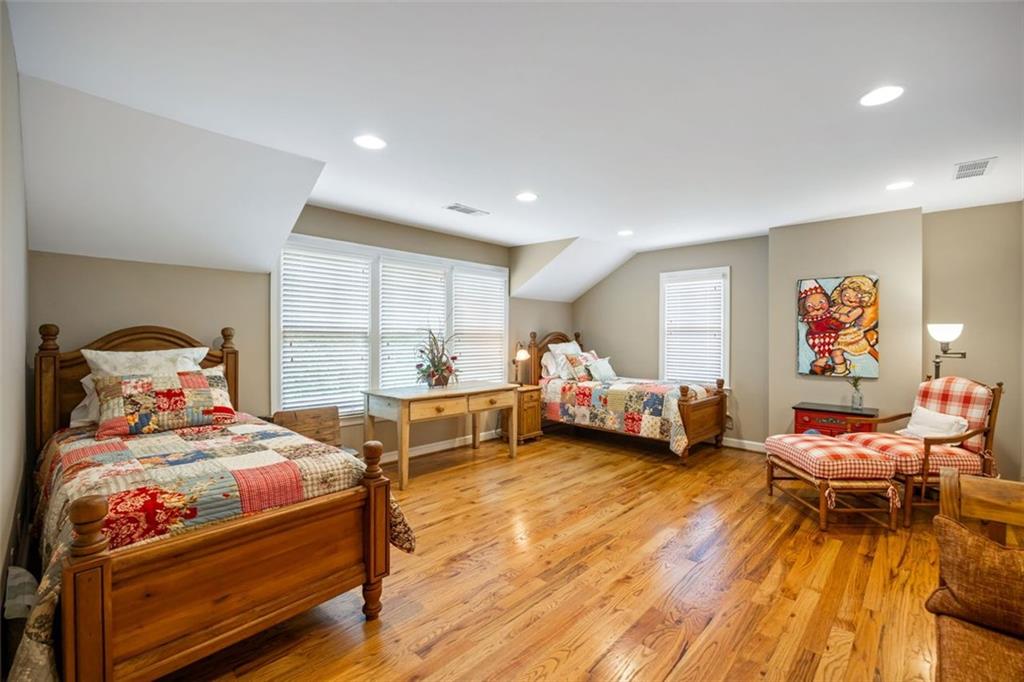 799 Barrett Village Lane NW