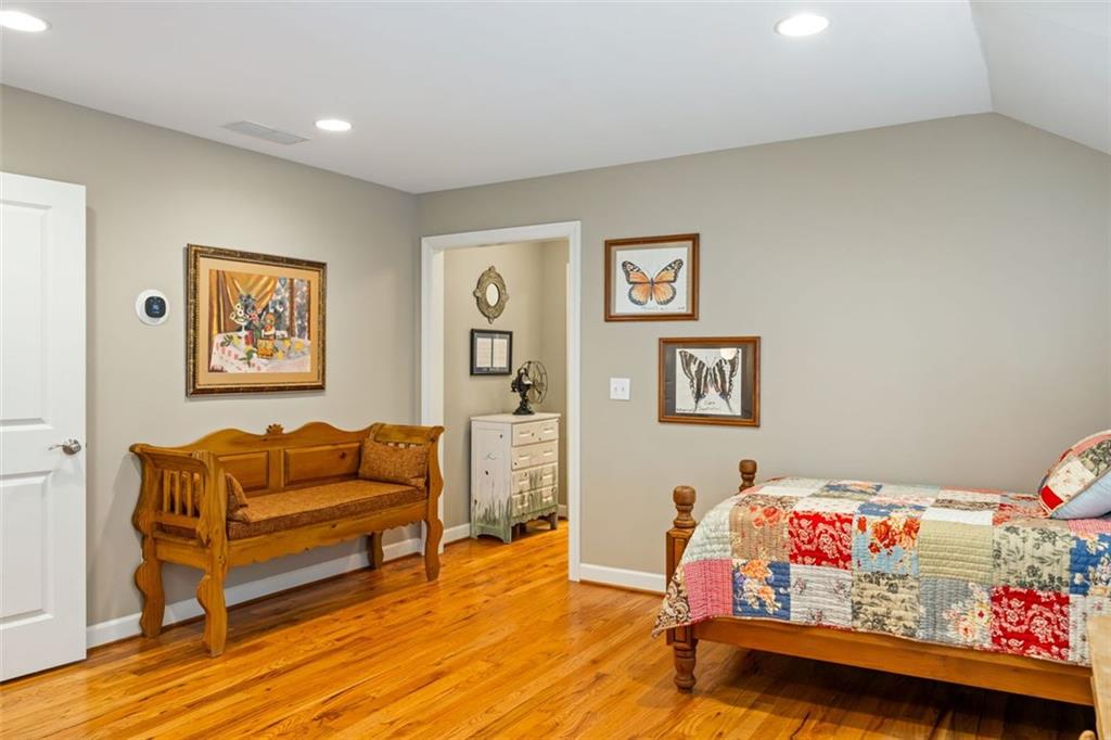 799 Barrett Village Lane NW