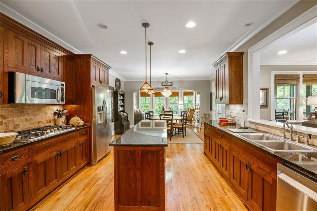 799 Barrett Village Lane NW